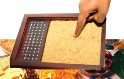 බුදු දහමට අනුව දරුවන්ට අකුරු කියවිය යුත්තේ මෙහෙමයි