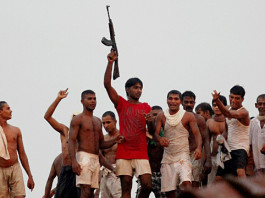 බැලට් කාලෙ ලංවෙනකොට බුලට් අරන් එන කට්ටිය