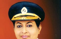 ලොව හොඳම පොලිස් කාන්තාව ලෙස පිදුම් ලබන සහකාර පොලිස් අධිකාරිනී ධීමතී පෙරියප්පෙරුම