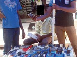 ලෝකයේ හොඳම බොරු සඳහා හොඳම තැන ‘ෆෝන් කඩේ’ – Mobile shop world best place for best lies mobile-petta-sri-lanka