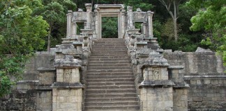 වසර හාර පන්දහසකට පෙර ආදි මානවයා ජීවත් වූ සාධක පොලොන්නරුව කැණීම්වලින් හමුවනවා – polonnaruwa heritage city polonnaruwa-heritage