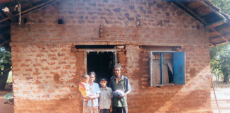 මියගිය ආච්චි වැල්ලවායේ සිටි මුනුපුරා බුත්තල මහගෙදරට ගිහිං ඇරලවලා! saman-putha-3