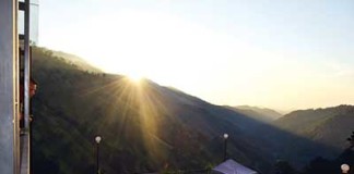 ලොව හොඳම ඔක්සිජන් හොයාගෙන ඇල්ලට ඇදෙන සංචාරකයෝ… – Ella Sri Lanka supply World best Oxygeon to all